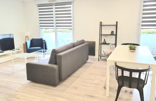 La Riviere-Saint-Sauveur Apartamento | Charming 54 m² apartment with swimming pool