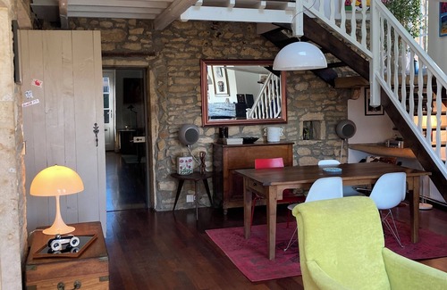 Pouilly-le-Monial Casa | Charming golden stone house with swimming pool. Pets welcome!