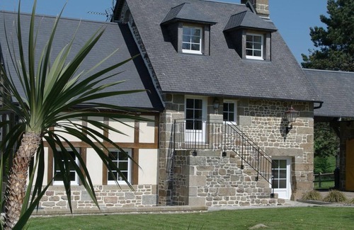 Saint-Michel-de-Montjoie Cabaña | Casa rural con piscina cubierta, tenis y jardín en la bahía del Mont St-Michel