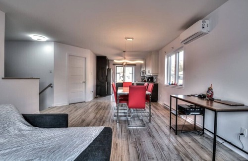 Saint-Roch-de-Richelieu Casa | Charming 3 bed home with quick access