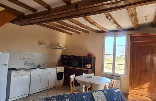 Saint-Cyr-en-Bourg Casa | Charming independent tufa house