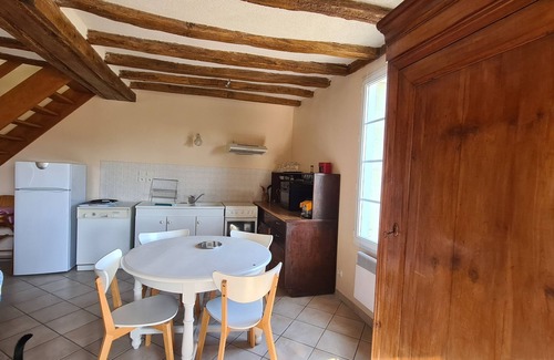 Saint-Cyr-en-Bourg Casa | Charming independent tufa house
