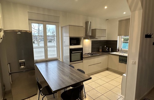 Saint-Pierre-les-Elbeuf Casa | Charming and Bright 3 Bedroom House, with Garden and Parking