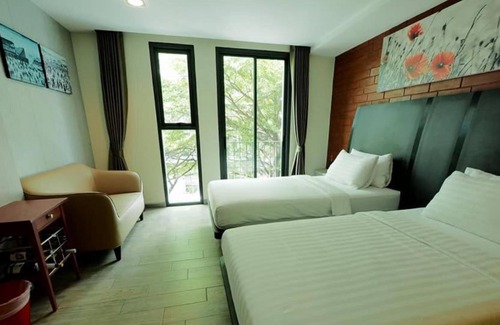 Suan Luang Hotel | Charming Double Room in Hotel close to Airport