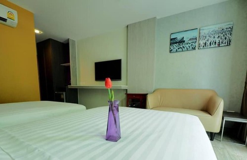 Suan Luang Hotel | Charming Double Room in Hotel close to Airport