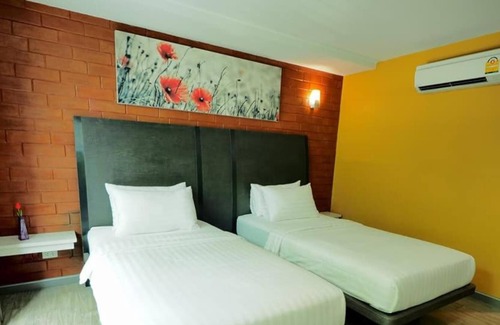 Suan Luang Hotel | Charming Double Room in Hotel close to Airport