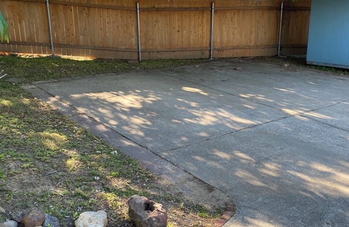 Northpoint Apartamento | Charming 1-bdrm apartmt, 2 beds 3m to Bethel 1m to 5 w/private garden patio
