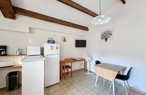 Lamalou-les-Bains Apartamento | Apartamento con Terraza en Lamalou-les-Bains, Cerca de Termas, Mascotas Permitidas