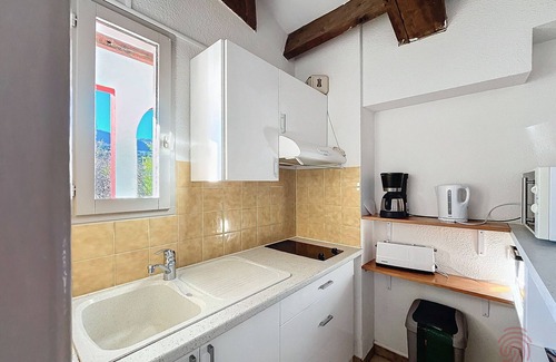 Lamalou-les-Bains Apartamento | Apartamento con Terraza en Lamalou-les-Bains, Cerca de Termas, Mascotas Permitidas