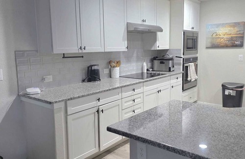 Northgate Casa | Charming 1-bedroom in marvelous Colorado Springs with WiFi, AC