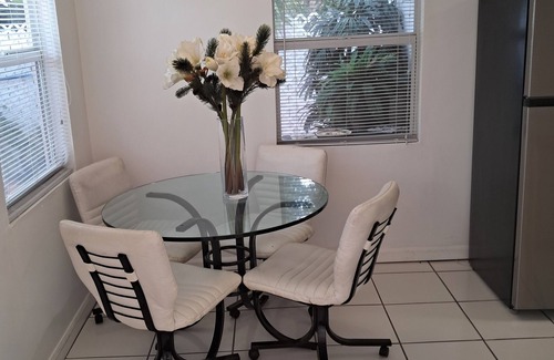 Southwest Cabaña | Charming 1-bedroom cottage in marvelous West Palm Beach