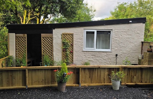 Nantgarw Chalet De Esquí | Charming 1-bedroom chalet in fabulous Gwaelod-y-garth with WiFi