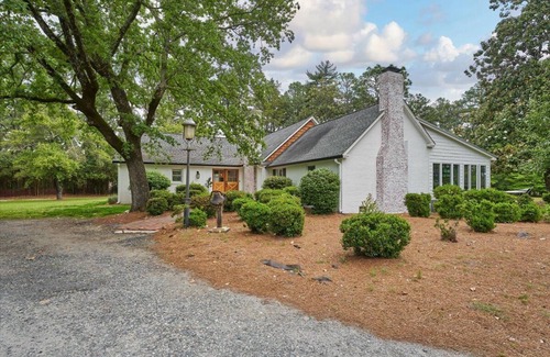 Southern Pines Casa | Charming 1-bedroom room with shared bath in Southern Pines with WiFi, AC
