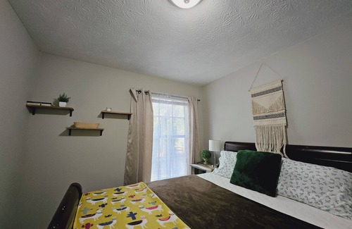 Stone Mountain Casa | Charming 1-bedroom . Bathroom and Others areas Shared.