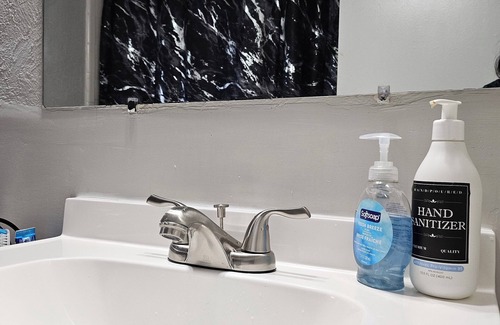 Stone Mountain Casa | Charming 1-bedroom . Bathroom and Others areas Shared.