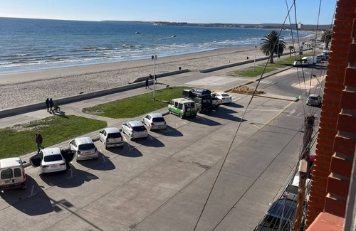 Puerto Madryn Apartamento | Charming 1-bedroom apartment in beautiful Puerto Madryn with WiFi