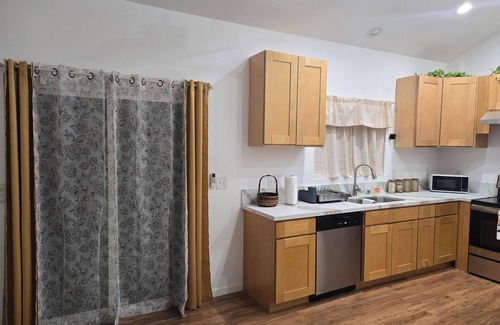 Moreno Valley Casa | Charming 1-bedroom 500 Sq. Ft. back house in nice neighborhood of Moreno Valley,