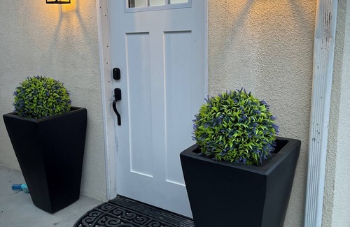 Newhall Casa | Charming 1-bedroom house with WiFi and kitchen in Santa Clarita
