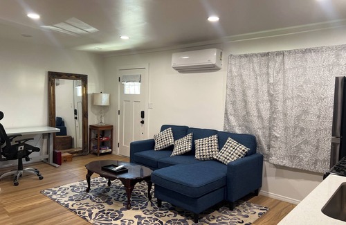 Newhall Casa | Charming 1-bedroom house with WiFi and kitchen in Santa Clarita