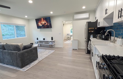 Santa Clarita Casa | Charming 1-bedroom house in Santa Clarita