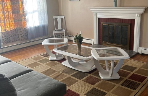 Maple Hill Casa | Charming 1-bedroom house in lovely West Hartford with AC, WiFi