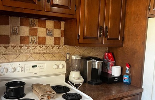 Maple Hill Casa | Charming 1-bedroom house in lovely West Hartford with AC, WiFi
