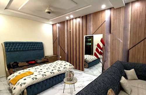 Faisalabad Apartamento | Charming 1-bedroom apartment with AC, WiFi in enjoyable Abdullah Gardens Fsd