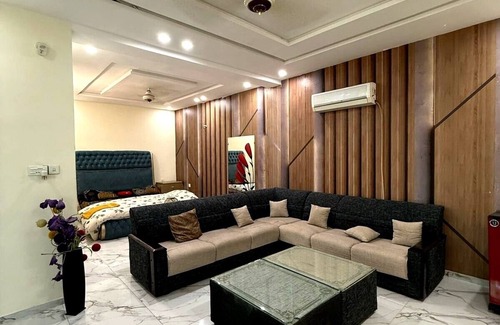 Faisalabad Apartamento | Charming 1-bedroom apartment with AC, WiFi in enjoyable Abdullah Gardens Fsd