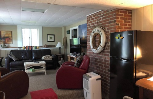 Middlebury Apartamento | Charming 1-bedroom apartment with off street parking in Middlebury.