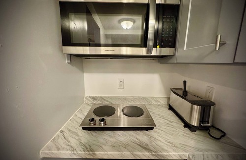 Naugatuck Apartamento | Charming 1-bedroom apartment in Naugatuck available for short term rental.