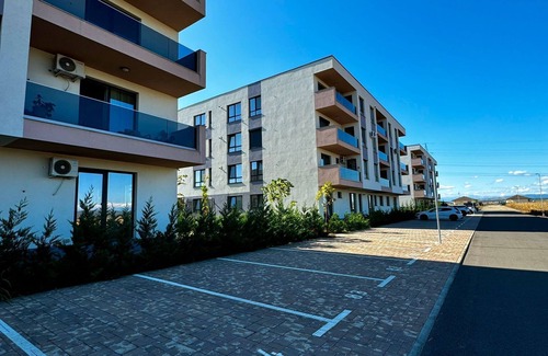 Blejoi Apartamento | Charming 1-bedroom apartment in serene Ploiesti with WiFi, AC