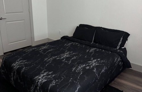 Addison Apartamento | Charming 1-bedroom apartment in terrific Addison with fitness room, WiFi