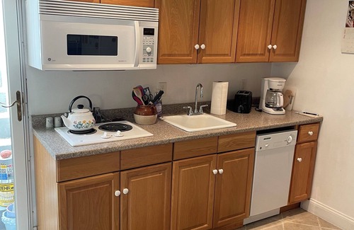 South Duxbury Apartamento | Charming 1-bedroom apartment in Duxbury Standish Shores near private beach.