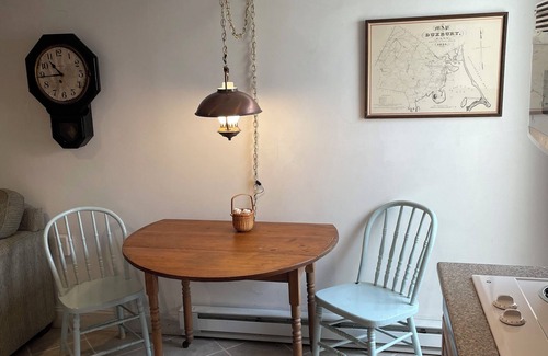 South Duxbury Apartamento | Charming 1-bedroom apartment in Duxbury Standish Shores near private beach.