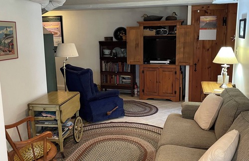 South Duxbury Apartamento | Charming 1-bedroom apartment in Duxbury Standish Shores near private beach.