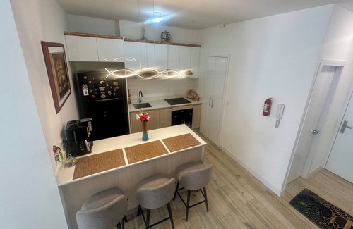 Quito Apartamento | Charming 1 bedroom apartment with fast WiFi & fitness room in Majestic Quito.