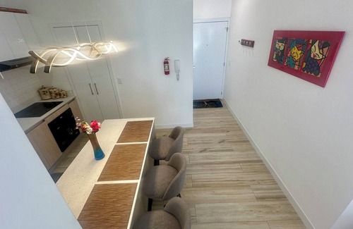 Quito Apartamento | Charming 1 bedroom apartment with fast WiFi & fitness room in Majestic Quito.