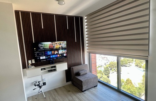 Quito Apartamento | Charming 1 bedroom apartment with fast WiFi & fitness room in Majestic Quito.