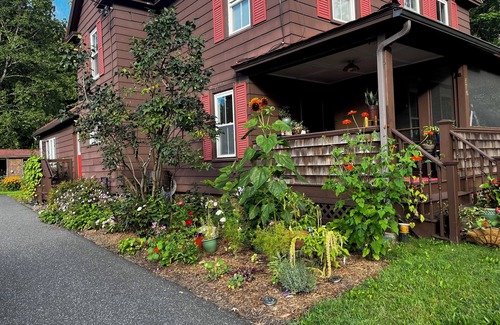 Lenox Dale Apartamento | Charming 1-bedroom apartment in wonderful Lenox Dale