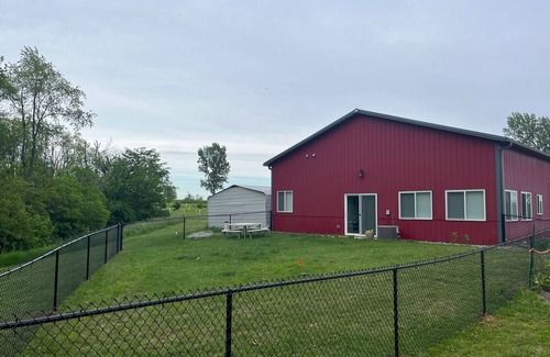 Iowa City Apartamento | Charming, 1-bedroom 'Barndominium' on organic vegetable farm in Iowa City