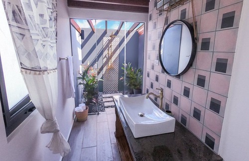 Lagartero Casa | Charming 1-Bedroom Beachfront Hotel With Pool