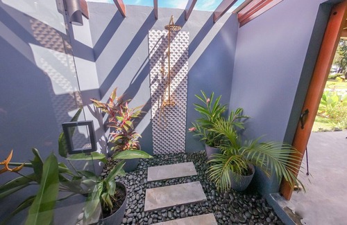 Lagartero Casa | Charming 1-Bedroom Beachfront Hotel With Pool