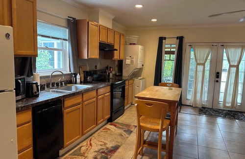 East Sacramento Cabaña | Charming 1-bedroom cottage in enjoyable Sacramento with AC, WiFi
