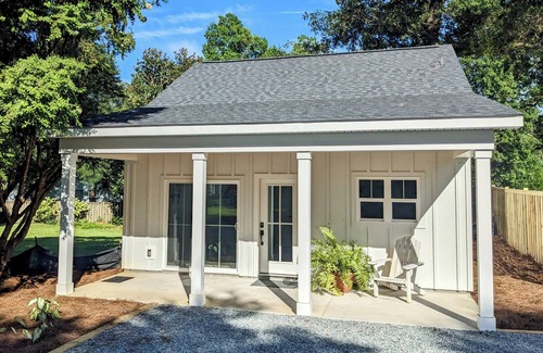 Bayshore Cabaña | Charming 1-bedroom cottage in beautiful Wilmington with creek access