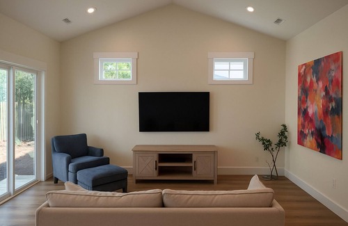 Bayshore Cabaña | Charming 1-bedroom cottage in beautiful Wilmington with creek access