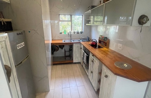 Cape Peninsula Cabaña | Charming 1-bedroom cottage in delightful conservation village in Cape Town