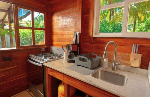 Tamanique Cabina | Charming 1-bedroom cabin in wonderful Tamanique with AC, WiFi