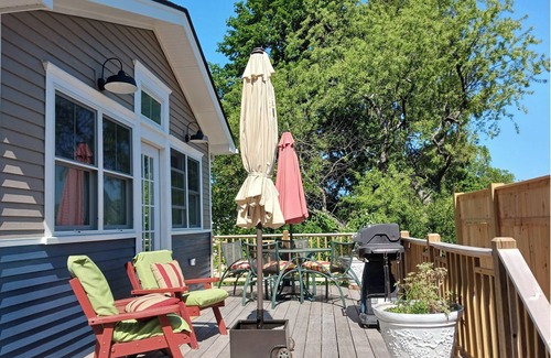 Wakefield-Peacedale Cabaña | Charming 1-bedroom cottage walkable to town, bike path; a short drive to beaches