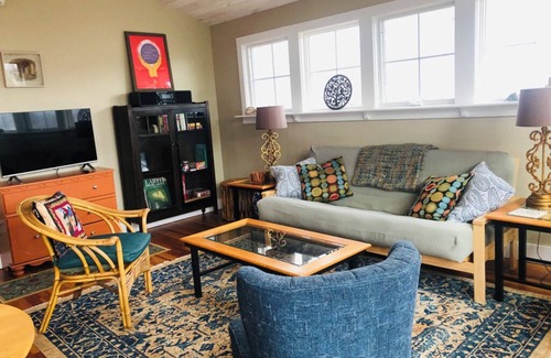 Wakefield-Peacedale Cabaña | Charming 1-bedroom cottage walkable to town, bike path; a short drive to beaches