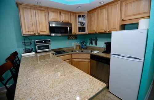 Hatteras Condominio | Charming 1-bedroom condo sleeps 6 in Hatteras with WiFi, AC, Pool ,walk to Beach
